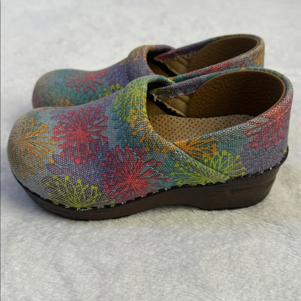 Dansko Vegan‎ Pro Fabric Starburst Floral Mules Clogs 28 Youth Size 1 Comfy Cute